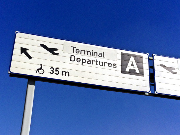 南非，约翰内斯堡，机场指示牌。图片下载