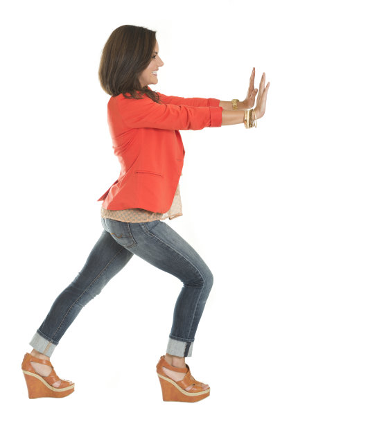 年轻女子推图片下载