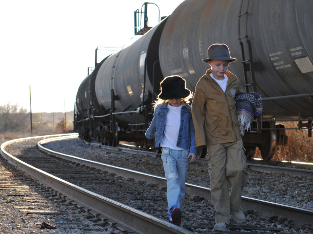 绝望的旅程图片下载