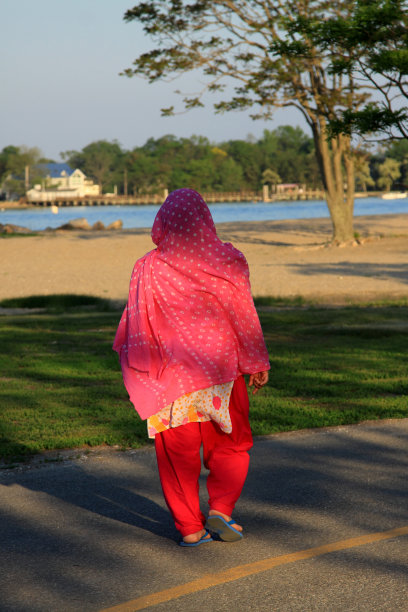 东部穿图片下载