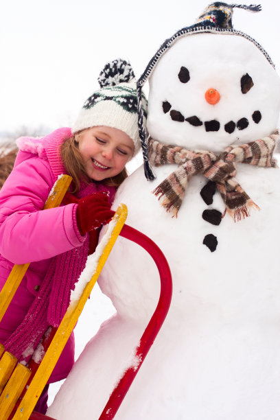 女孩和雪人图片下载