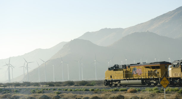 火车东行，科切拉山谷图片下载