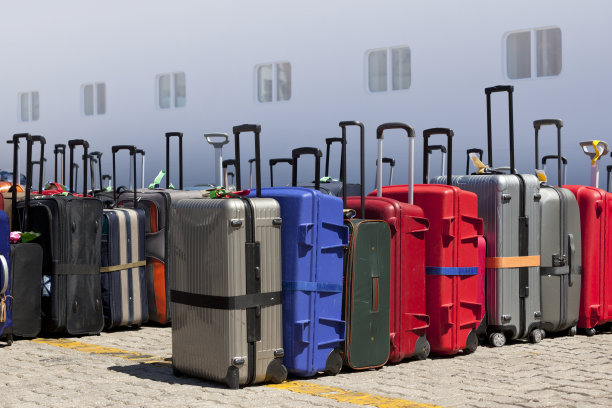 成排的旅行箱图片下载