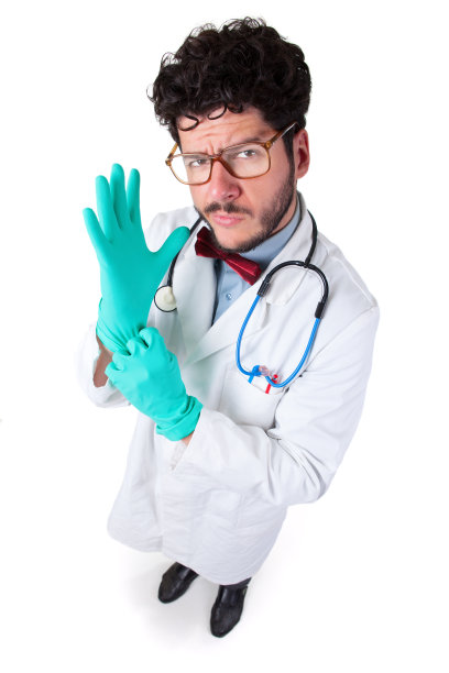 外科医生准备进行复杂的手术干预图片下载