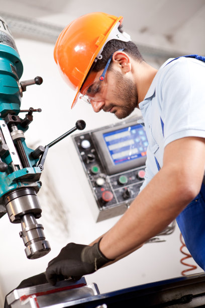 年轻的工头图片下载