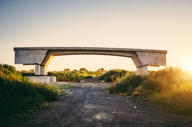 未完成的道路桥图片下载
