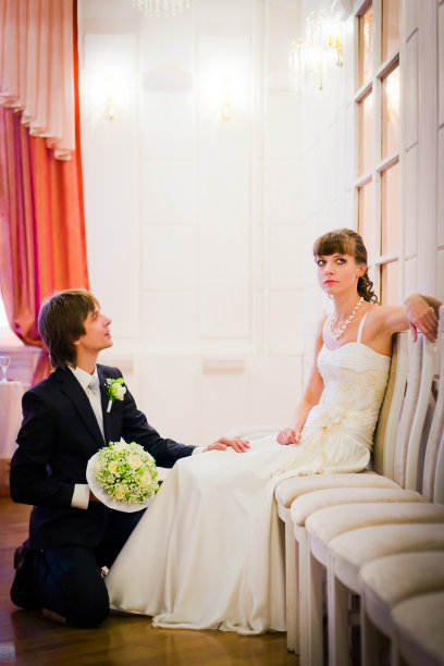 新娘和新郎的肖像图片下载