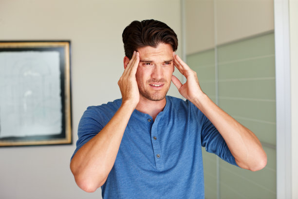 后悔犯了大错图片下载