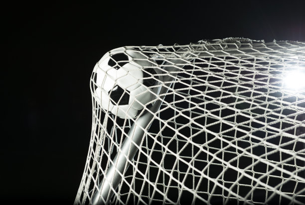 足球在体育场打到了网图片下载