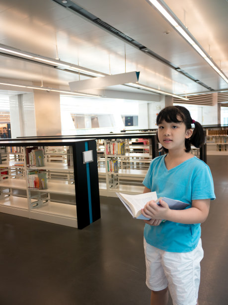 女孩阅读书图片下载