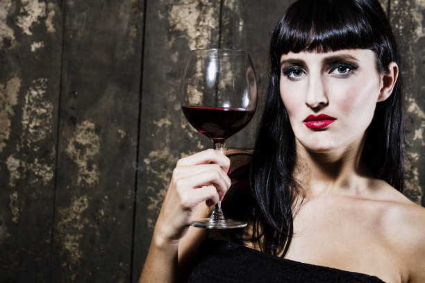 红酒美人图片下载