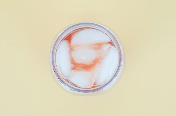 冰镇饮料在一个罐子图片下载