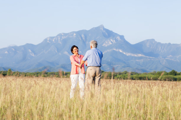 好玩的老年夫妇图片下载