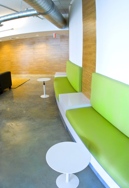 现代办公休息室等候室绿色沙发木墙图片下载