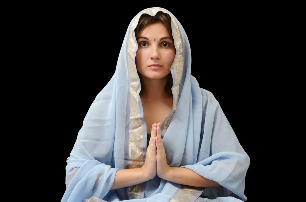 穿着马来西亚纱丽的白人女人图片下载