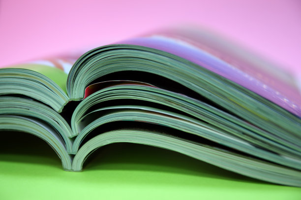 明亮的特写镜头打开杂志图片下载