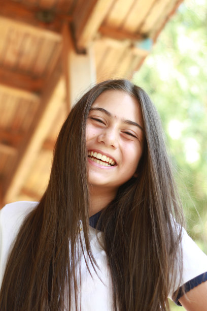 微笑的小女孩图片下载