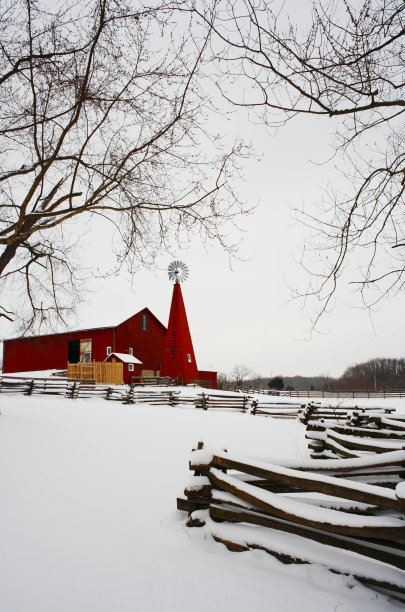 冬天的红谷仓图片下载