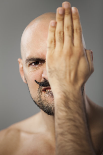 递过眼，生气了图片下载