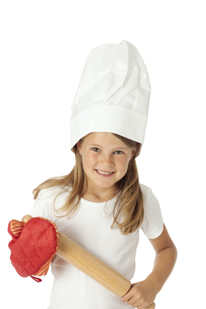 戴厨师帽，拿擀面杖的女孩。图片下载