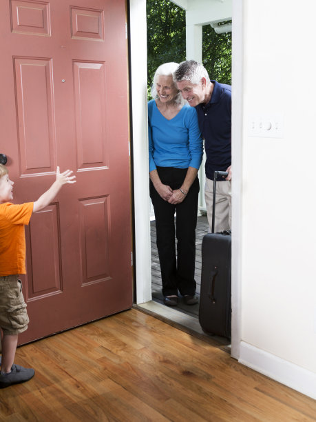 爷爷奶奶看孙子图片下载