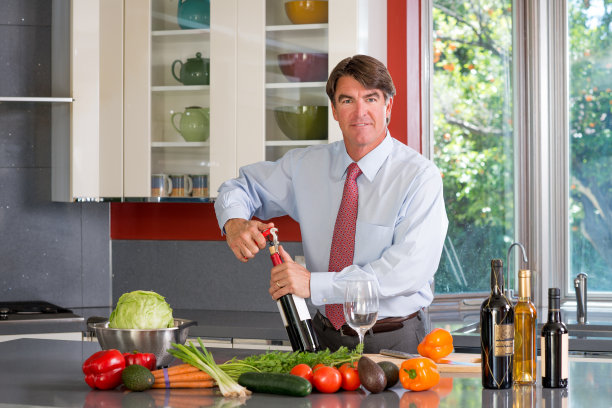 给酒瓶塞软木塞图片下载