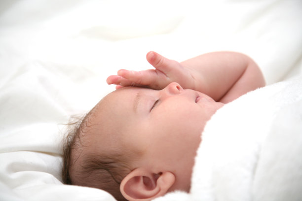 宝宝睡觉图片下载