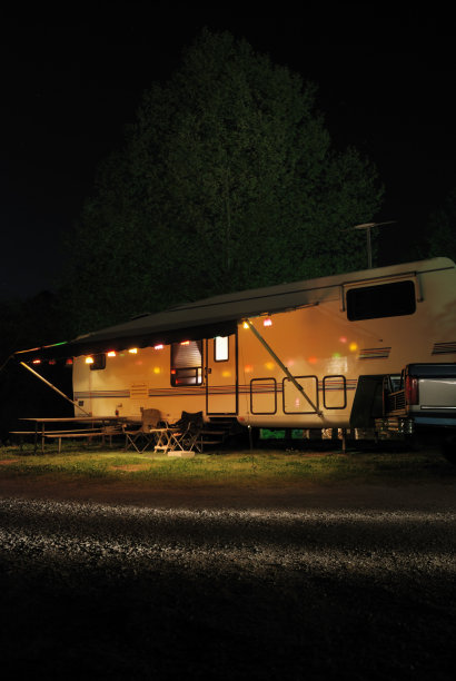 晚上的老累赘图片下载