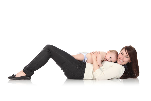 女人和她的孩子玩图片下载