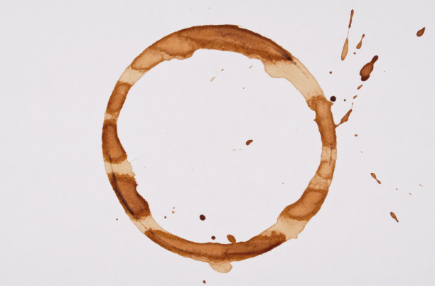 白色背景上的咖啡渍图片下载