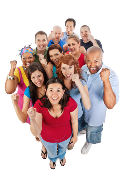 各种各样的成年人微笑着抬起拳头图片下载