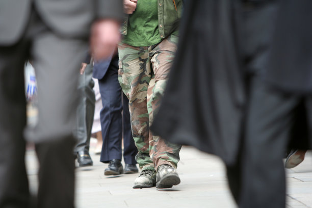 人之间的战争图片下载