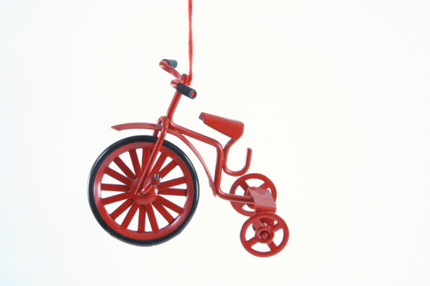 三轮车圣诞树装饰孤立图片下载