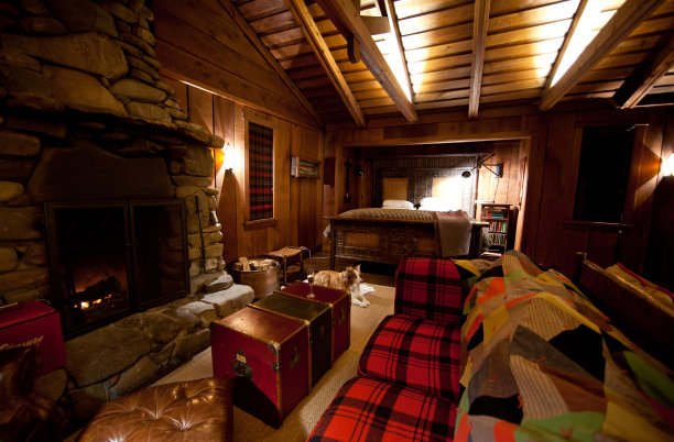 舒适的卧室和一个壁炉图片下载