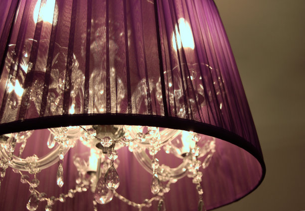 现代设计的吊灯图片下载