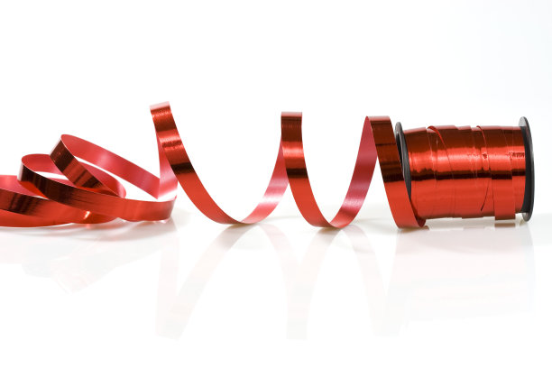 红丝带在白丝带上滚动图片下载