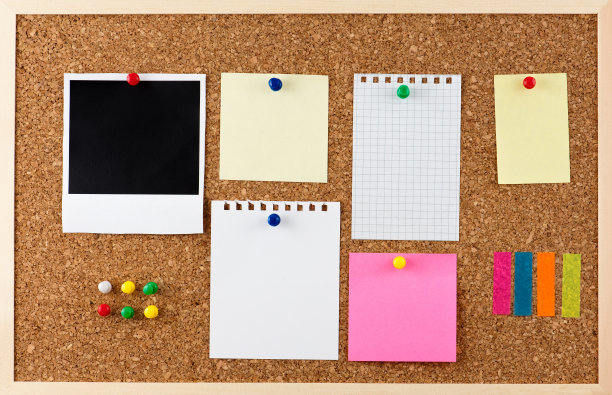 软木板和便签纸图片下载