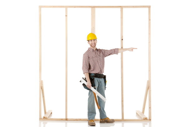 木匠站在木架前图片下载