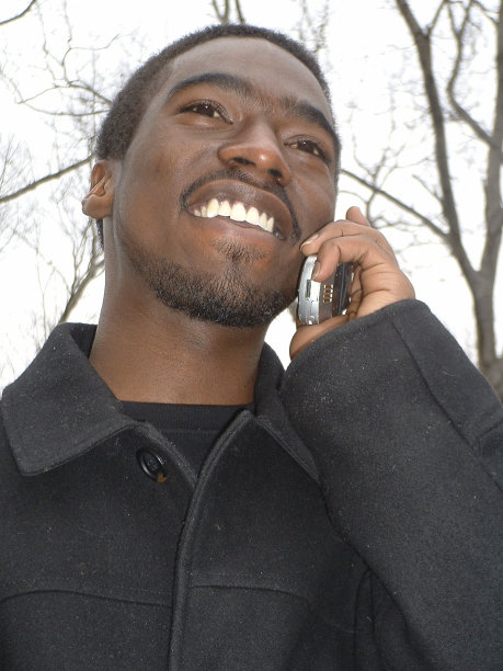 年轻人在打电话图片下载