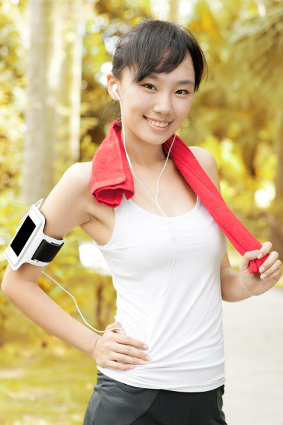 年轻女子做运动图片下载