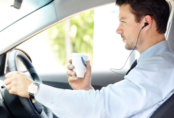 谁说过男人不能一心多用?图片下载