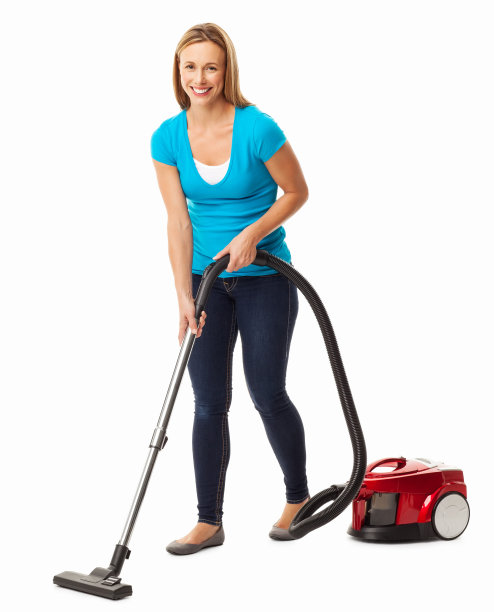 女人用吸尘器扫地-隔离图片下载