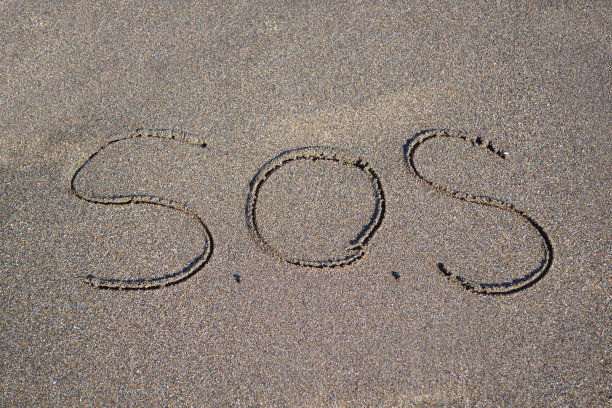 沙漠里的求救信号图片下载