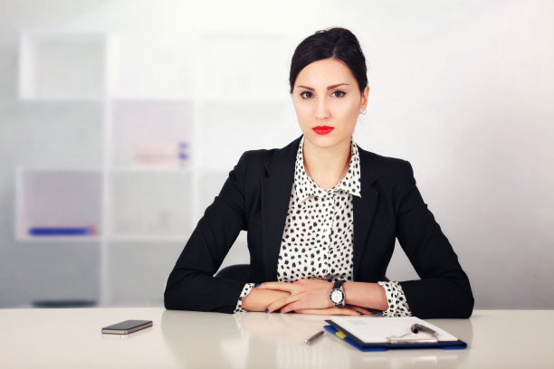 女商人在办公室图片下载