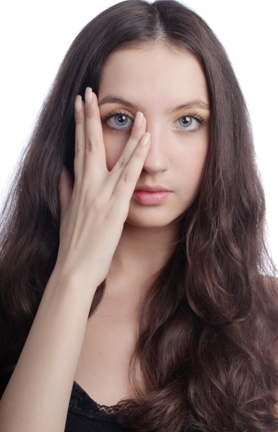 用手指遮住或露出眼睛的女孩图片下载