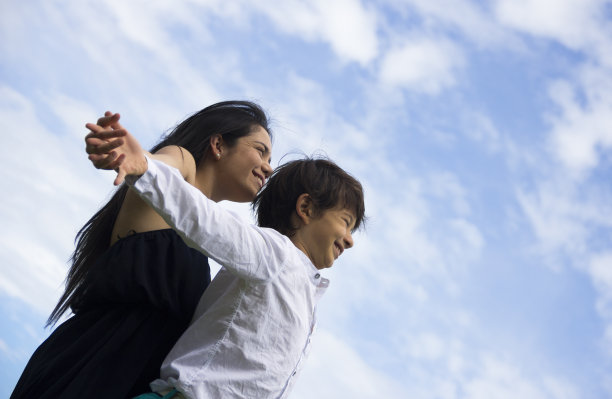 快乐的孩子们展望未来图片下载