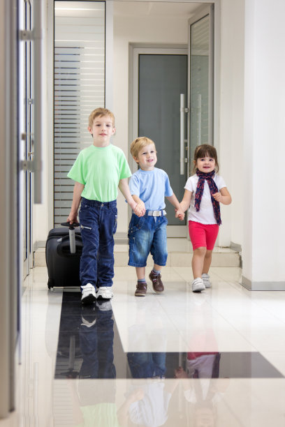 小游客度假旅行图片下载