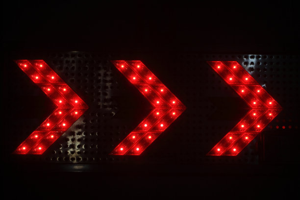 指示方向的交通灯图片下载