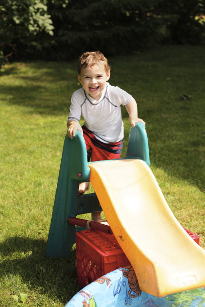 后院的乐趣图片下载