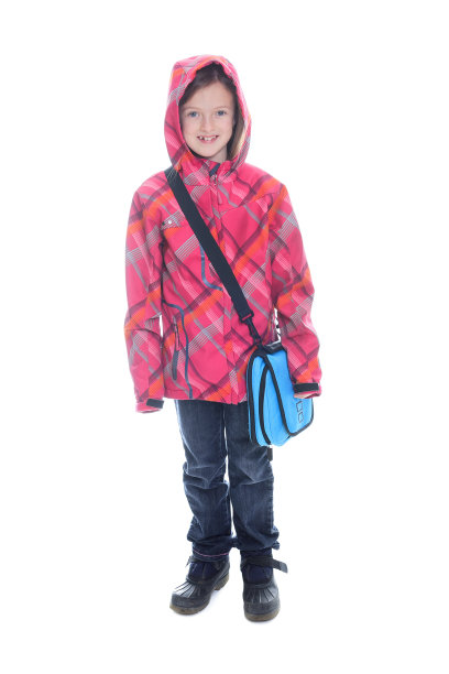 穿粉红色外套的孩子图片下载